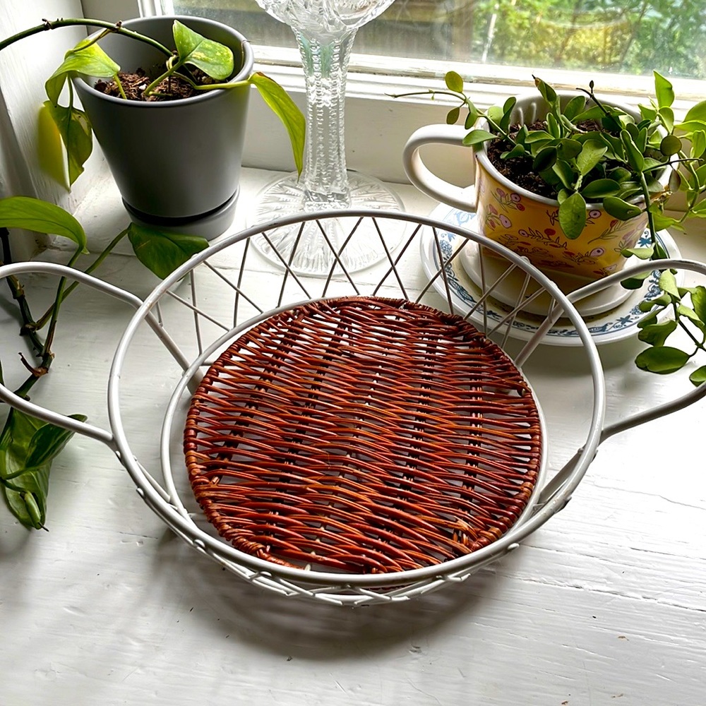 Round Baking Dish Carrier with Rattan Trivet